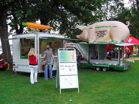 Vegi-Imbiss mit runzmobil in Luzern am OpenAir